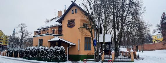 Widok północny - główne wejście hotelu